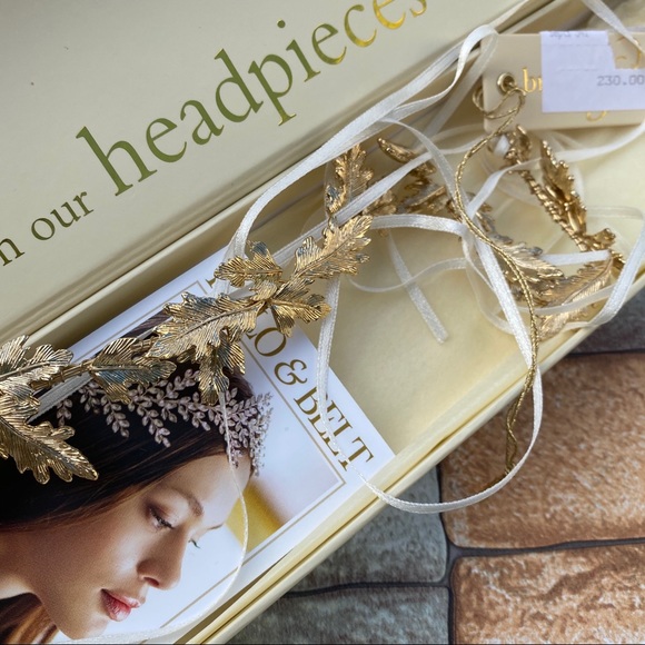Brides & hairpins Los Angeles headpiece main image 4